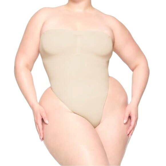Skims XL SEAMLESS SCULPT STRAPLESS THONG BODYSUIT Sand Cream NWOT - Picture 5 of 7